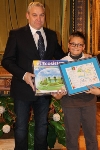 DOS ESCOLARES PREMIADOS POR SUS DIBUJOS SOBRE EL USO INTELIGENTE DEL AGUA