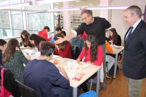 PEDRO_CANO_PINTANDO_CON_ESCOLARES_01