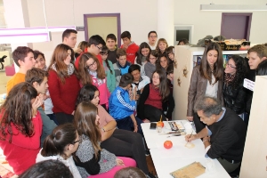 PEDRO_CANO_PINTANDO_CON_ESCOLARES_02