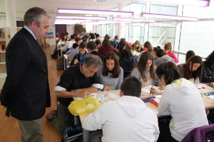 PEDRO_CANO_PINTANDO_CON_ESCOLARES_03