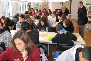 PEDRO_CANO_PINTANDO_CON_ESCOLARES_08