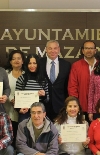 UN CENTENAR DE ALUMNOS RECIBEN SUS DIPLOMAS DE INGLÉS BÁSICO Y DE INICIACIÓN A LA INFORMÁTICA E INTERNET