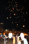 MILES DE DESEOS SOLIDARIOS ILUMINAN EL CIELO A BENEFICIO DE 'CÁRITAS PUERTO DE MAZARRÓN'